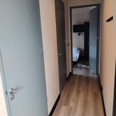 UNUSUAL ACCOMMODATION 16 people - Group accommodation log cabin + 4 four-person tiny houses (16 people)