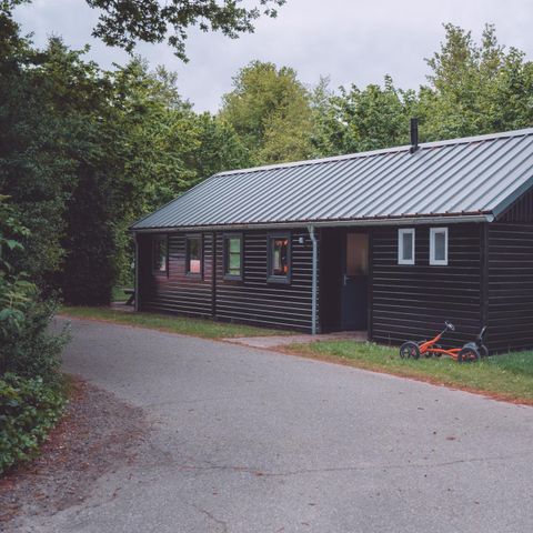 UNUSUAL ACCOMMODATION 16 people - Group accommodation log cabin + 4 four-person tiny houses (16 people)