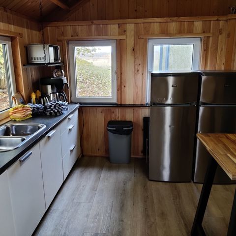 UNUSUAL ACCOMMODATION 16 people - Group accommodation log cabin + 4 four-person tiny houses (16 people)