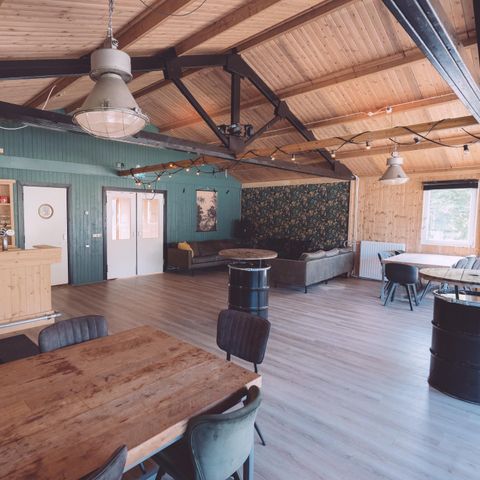 UNUSUAL ACCOMMODATION 24 people - Group room the Strandhuis + 6 Tiny Houses (24 people)
