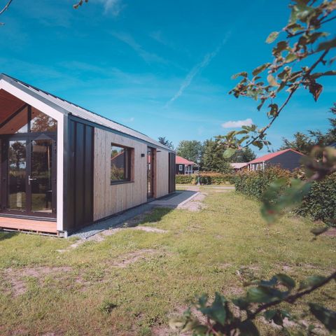 UNUSUAL ACCOMMODATION 24 people - Group room the Strandhuis + 6 Tiny Houses (24 people)