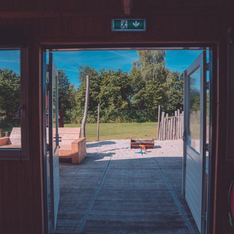 UNUSUAL ACCOMMODATION 24 people - Group room the Strandhuis + 6 Tiny Houses (24 people)