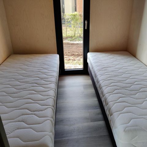 UNUSUAL ACCOMMODATION 24 people - Group room the Strandhuis + 6 Tiny Houses (24 people)