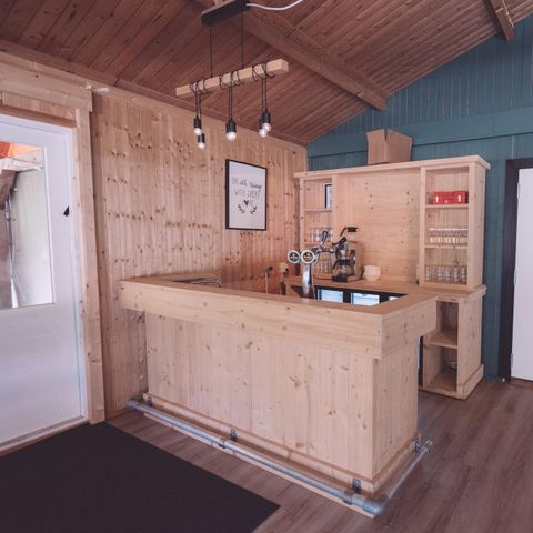 UNUSUAL ACCOMMODATION 24 people - Group room the Strandhuis + 6 Tiny Houses (24 people)