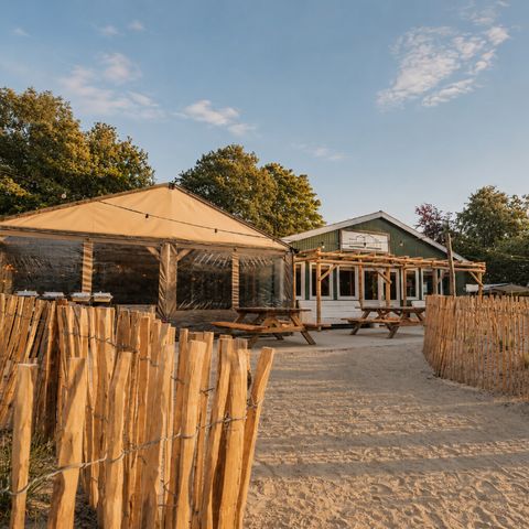 Group accommodation 24 persons - Group accommodation Strandhuis + 4 holiday homes (24 people)