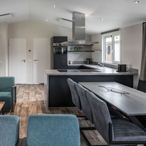 HOUSE 12 people - Bird nesting site (3 semi-detached bungalows)