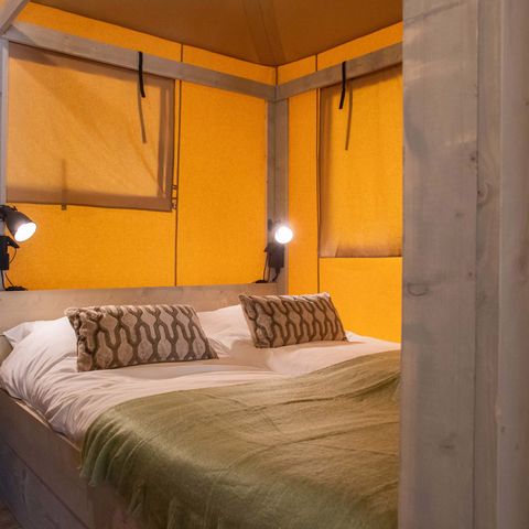 CANVAS AND WOOD TENT 6 people