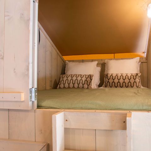 CANVAS AND WOOD TENT 6 people