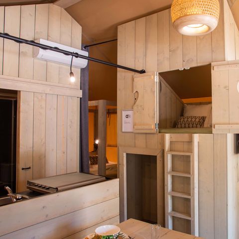 CANVAS AND WOOD TENT 6 people