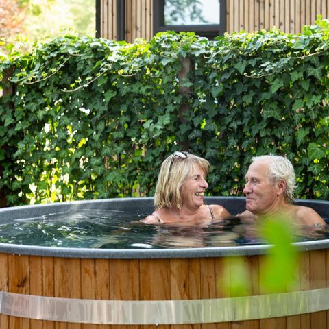 BUNGALOW 4 people - Module Special 4 persons Wellness (Hot tub)