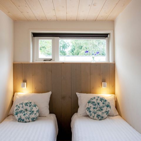 House 4 persons - at sea
