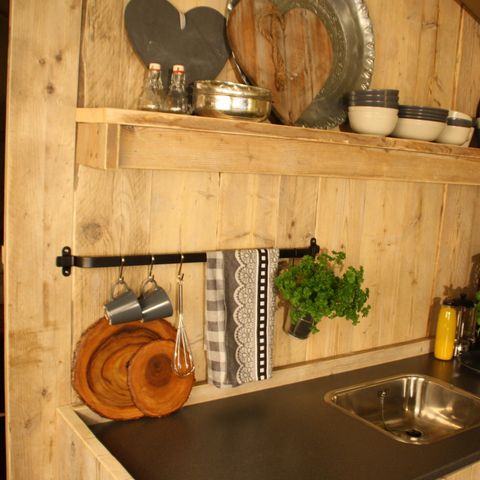 CANVAS AND WOOD TENT 4 people