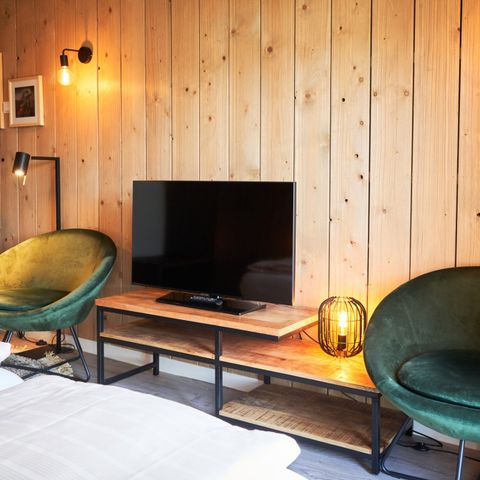 Studio 2 persons