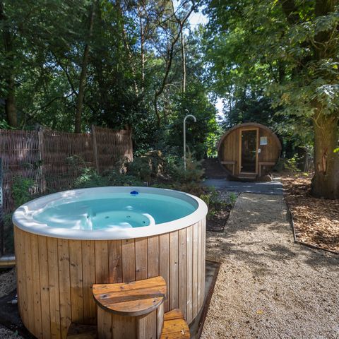 BUNGALOW 6 people - with hot tub or Jacuzzi and sauna