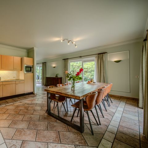House 10 persons