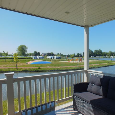 MOBILE HOME 4 people - with waterside terrace