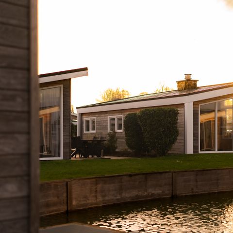 Chalet 4 persons - Biesbosch with hot tub