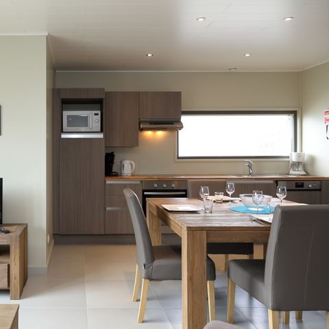 HOUSE 4 people