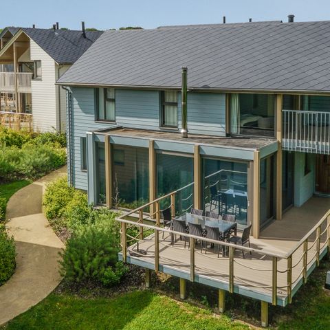 House 8 persons