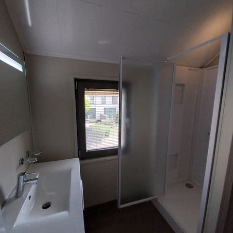 HOUSE 4 people