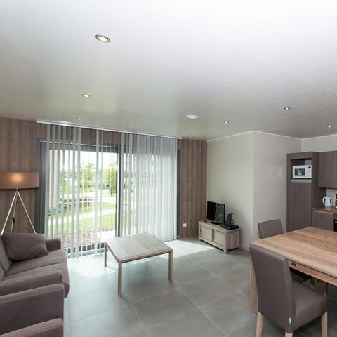 HOUSE 4 people