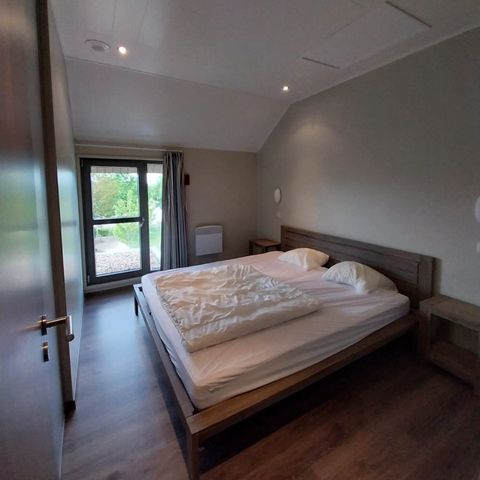 HOUSE 4 people