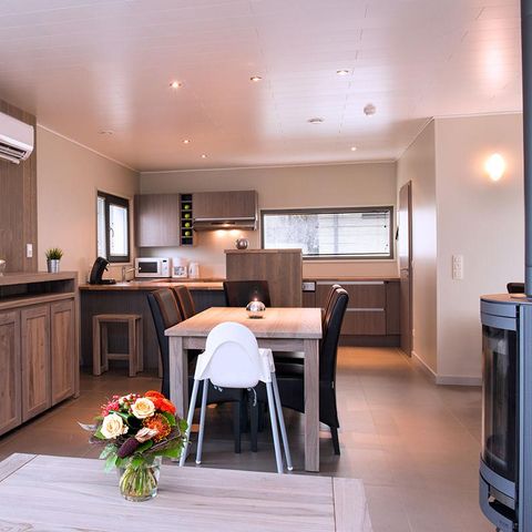 HOUSE 6 people