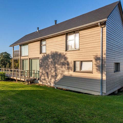 HOUSE 6 people