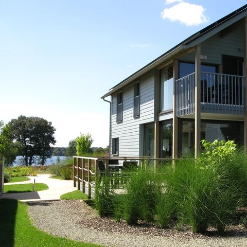 HOUSE 8 people