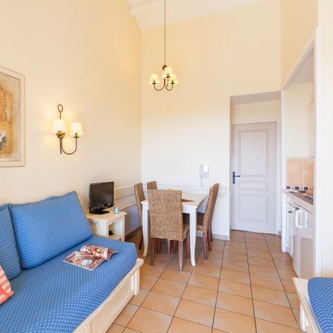 APARTMENT 4 people - - 1 sleeping alcove - Terrace or balcony - Sea view