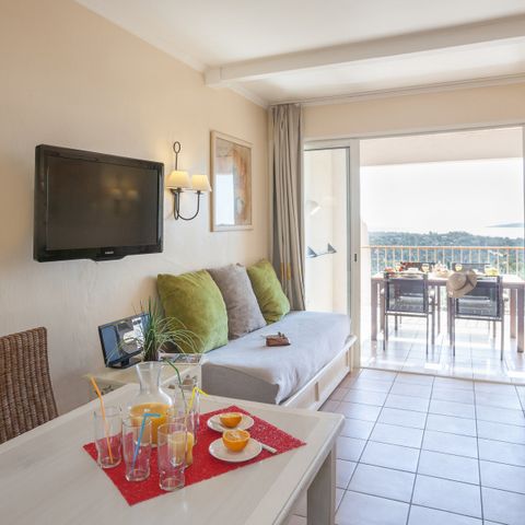 APARTMENT 6 people - - 1 bedroom + 1 sleeping alcove - Terrace or balcony
