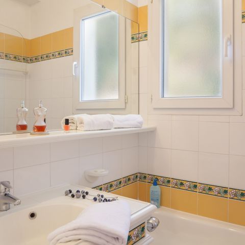 APARTMENT 6 people - - 1 bedroom + 1 sleeping alcove - Terrace or balcony