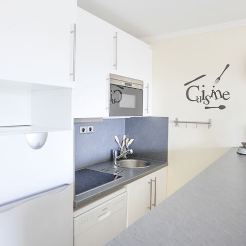 Apartment 6 persons - - 1 bedroom + 1 sleeping alcove - Terrace or balcony - Sea view