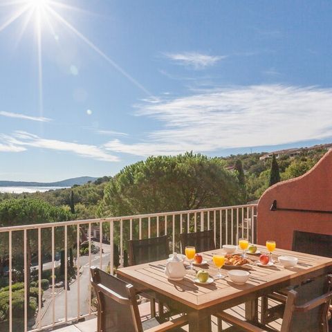 Apartment 6 persons - - 1 bedroom + 1 sleeping alcove - Terrace or balcony - Sea view