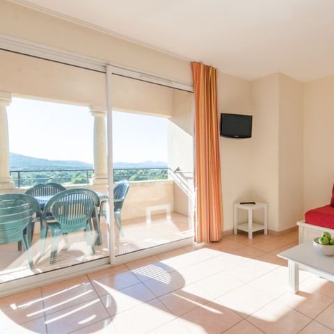 Apartment 6 persons - - 1 bedroom + 1 sleeping alcove - Balcony