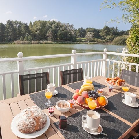 BUNGALOW 8 people - - 2 bedrooms + 1 sleeping alcove - Terrace - Lake view