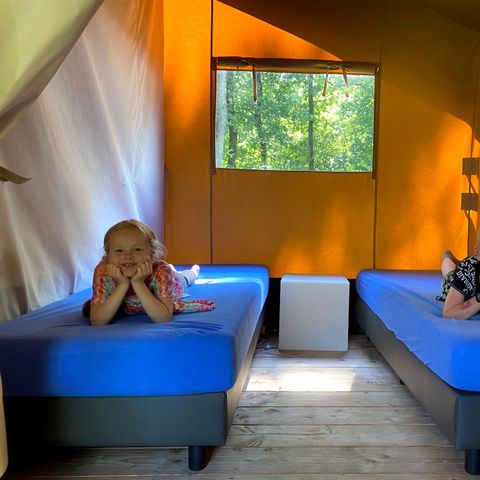 CANVAS AND WOOD TENT 6 people