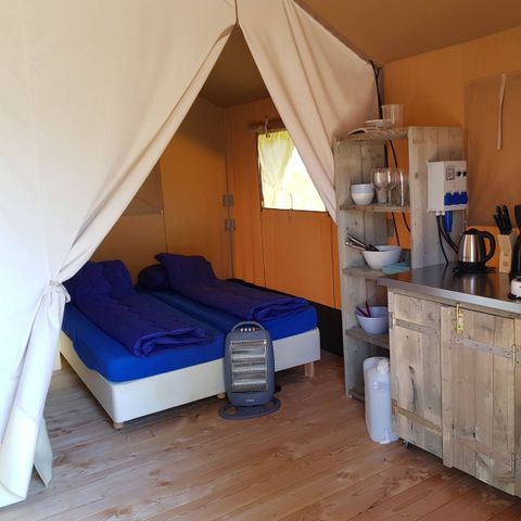 CANVAS AND WOOD TENT 6 people