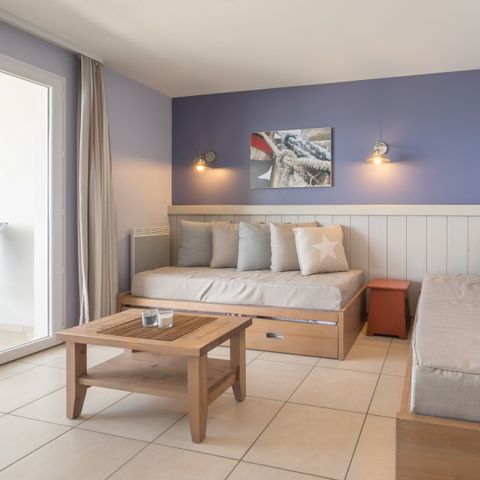 APARTMENT 7 people - - 1 bedroom + 1 sleeping alcove - Terrace or balcony - Open sea view - Seafront