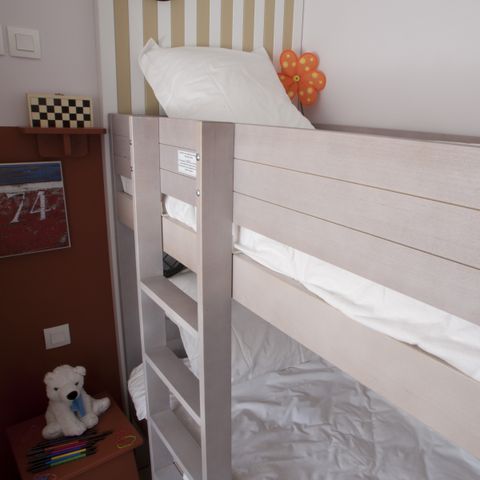 APARTMENT 7 people - - 1 bedroom + 1 sleeping alcove - Terrace or balcony - Open sea view - Seafront