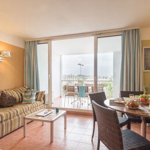 APARTMENT 6 people - - 1 bedroom + 1 sleeping alcove - Terrace - Air conditioned