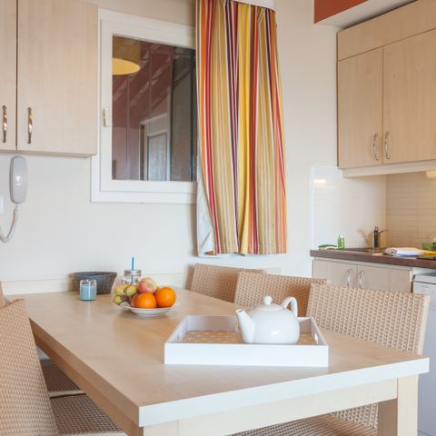 APARTMENT 6 people - - 1 bedroom + 1 sleeping alcove - Terrace or balcony - Sea view