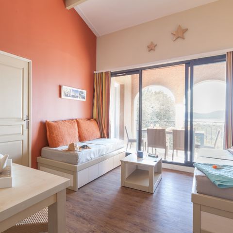 APARTMENT 6 people - - 1 bedroom + 1 sleeping alcove - Terrace or balcony - Sea view
