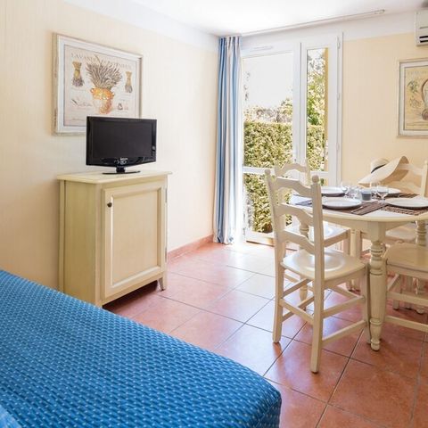 APARTMENT 4 people - - 1 bedroom - Terrace - Garden level
