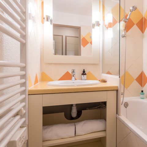 APARTMENT 5 people - - 1 bedroom - Sea view - Terrace or balcony