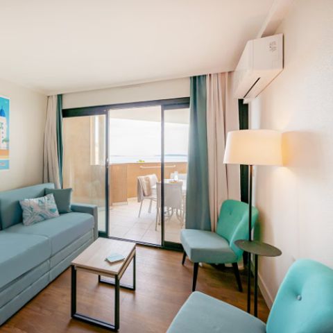 APARTMENT 6 people - - 1 bedroom + 1 sleeping alcove - Sea view - Air-conditioned - Terrace or balcony