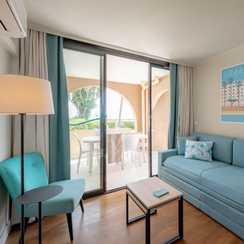 APARTMENT 6 people - - 1 bedroom + 1 sleeping alcove - Air-conditioned - Terrace or balcony