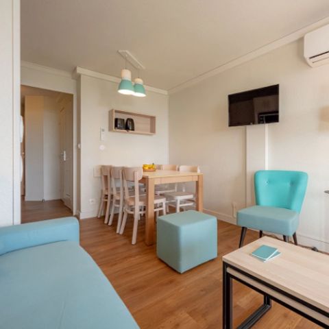 APARTMENT 6 people - - 1 bedroom + 1 sleeping alcove - Air-conditioned - Terrace or balcony
