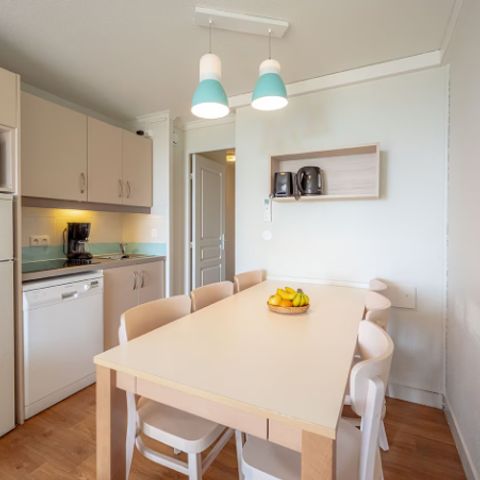 APARTMENT 6 people - - 1 bedroom + 1 sleeping alcove - Air-conditioned - Terrace or balcony