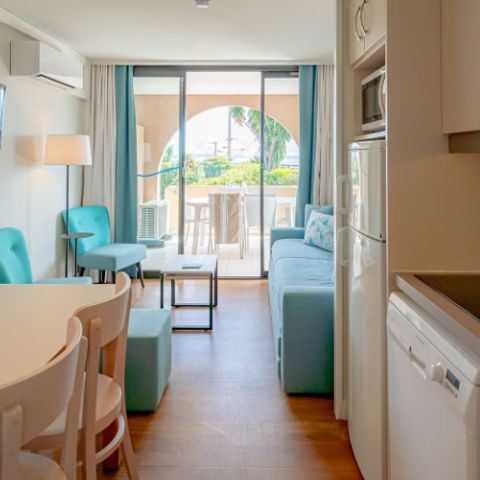 APARTMENT 6 people - - 1 bedroom + 1 sleeping alcove - Air-conditioned - Terrace or balcony